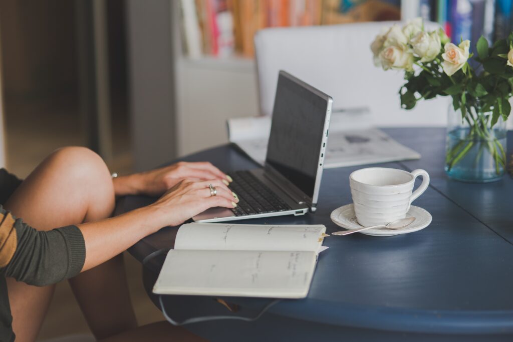 Woman on computer sharing a lead magnet with friends | North Branch Copywriting Co. 